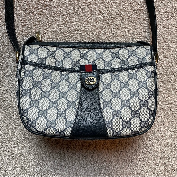 Gucci Handbags - Gucci Vintage Monogram Crossbody